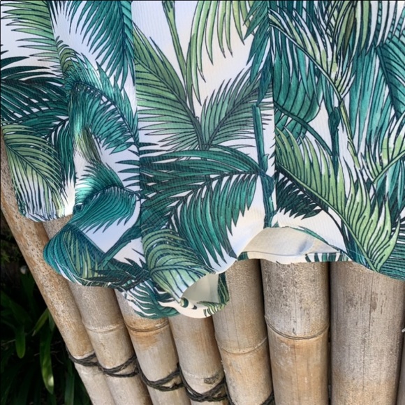 MINKPINK Palm fronds banana leaf shorts M - Picture 7 of 14